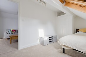 Charming 2-bedroom Escape in Worthing