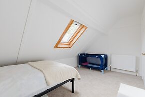 Charming 2-bedroom Escape in Worthing
