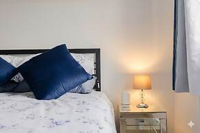 Charming 2-bedroom Escape in Worthing