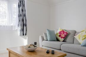 Charming 2-bedroom Escape in Worthing