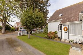Charming 2-bedroom Escape in Worthing