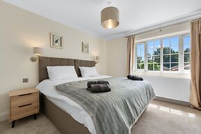 Spacious 3BR Flat in Stroud Haven