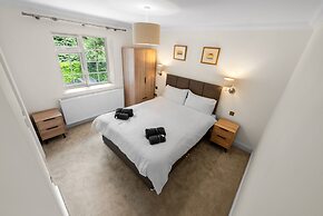 Spacious 3BR Flat in Stroud Haven