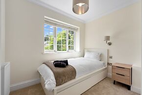 Spacious 3BR Flat in Stroud Haven