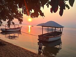 The Bay Cottage 4BR Retreat in Cape Maclear