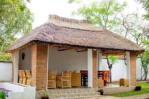 The Bay Cottage 4BR Retreat in Cape Maclear