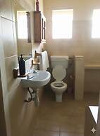 The Bay Cottage 4BR Retreat in Cape Maclear