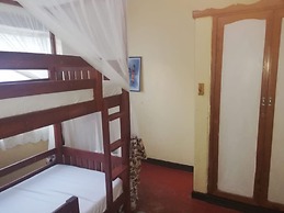 The Bay Cottage 4BR Retreat in Cape Maclear