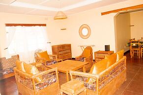 The Bay Cottage 4BR Retreat in Cape Maclear