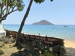 The Bay Cottage 4BR Retreat in Cape Maclear