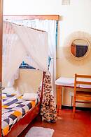 The Bay Cottage 4BR Retreat in Cape Maclear