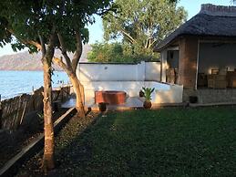 The Bay Cottage 4BR Retreat in Cape Maclear