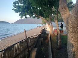 The Bay Cottage 4BR Retreat in Cape Maclear