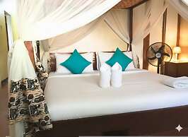 The Bay Cottage 4BR Retreat in Cape Maclear