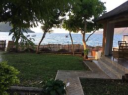 The Bay Cottage 4BR Retreat in Cape Maclear