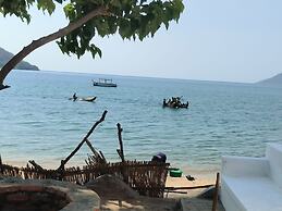The Bay Cottage 4BR Retreat in Cape Maclear
