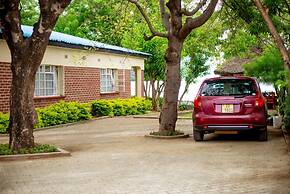 The Bay Cottage 4BR Retreat in Cape Maclear