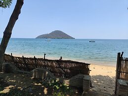 The Bay Cottage 4BR Retreat in Cape Maclear
