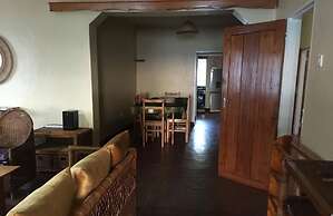 The Bay Cottage 4BR Retreat in Cape Maclear