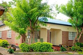The Bay Cottage 4BR Retreat in Cape Maclear