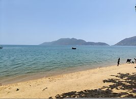 The Bay Cottage 4BR Retreat in Cape Maclear