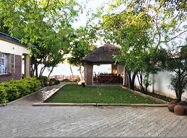 The Bay Cottage 4BR Retreat in Cape Maclear