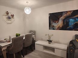 Spacious Home for Groups Sleeps 8