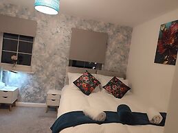 Spacious Home for Groups Sleeps 8