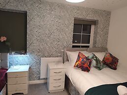 Spacious Home for Groups Sleeps 8