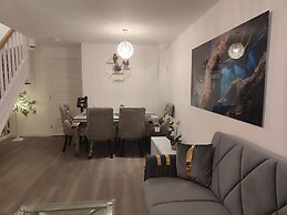 Spacious Home for Groups Sleeps 8