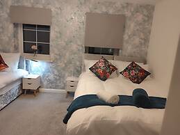 Spacious Home for Groups Sleeps 8