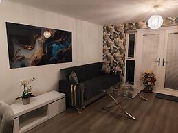 Spacious Home for Groups Sleeps 8