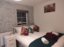Spacious Home for Groups Sleeps 8