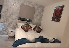 Spacious Home for Groups Sleeps 8