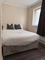 Spacious 3BR Haven in Tilbury With Free Parking
