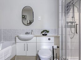 Contractor Stay Hatfield Free Parking Sleeps 4