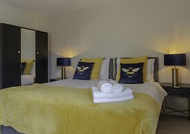 Contractor Stay Hatfield Free Parking Sleeps 4