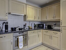 Contractor Stay Hatfield Free Parking Sleeps 4