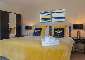 Contractor Stay Hatfield Free Parking Sleeps 4