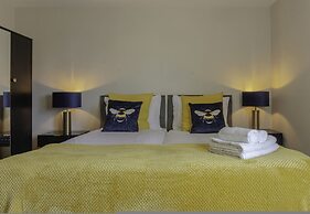 Contractor Stay Hatfield Free Parking Sleeps 4
