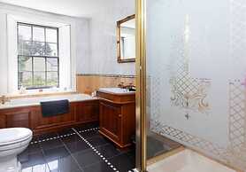 Prospect House Elegant Georgian 4BR Home Durnham