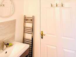 3-bedroom Gem in Manchester With Free Parking