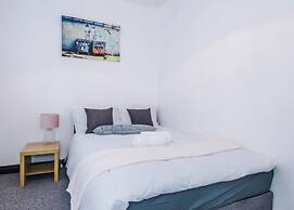 Spacious 6-bedroom Property With Ensuite Perfect for Groups