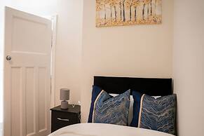 Modern Spacious 4-bedroom Residence in Crumpsall