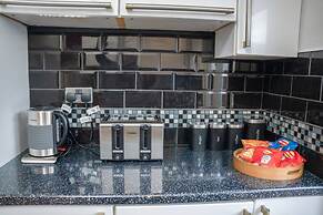 Modern Spacious 4-bedroom Residence in Crumpsall