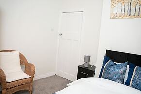 Modern Spacious 4-bedroom Residence in Crumpsall