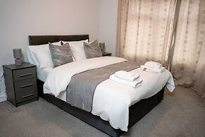 Modern Spacious 4-bedroom Residence in Crumpsall