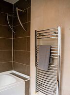 Modern Spacious 4-bedroom Residence in Crumpsall