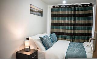 Modern Spacious 4-bedroom Residence in Crumpsall