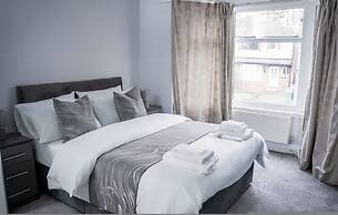 Modern Spacious 4-bedroom Residence in Crumpsall
